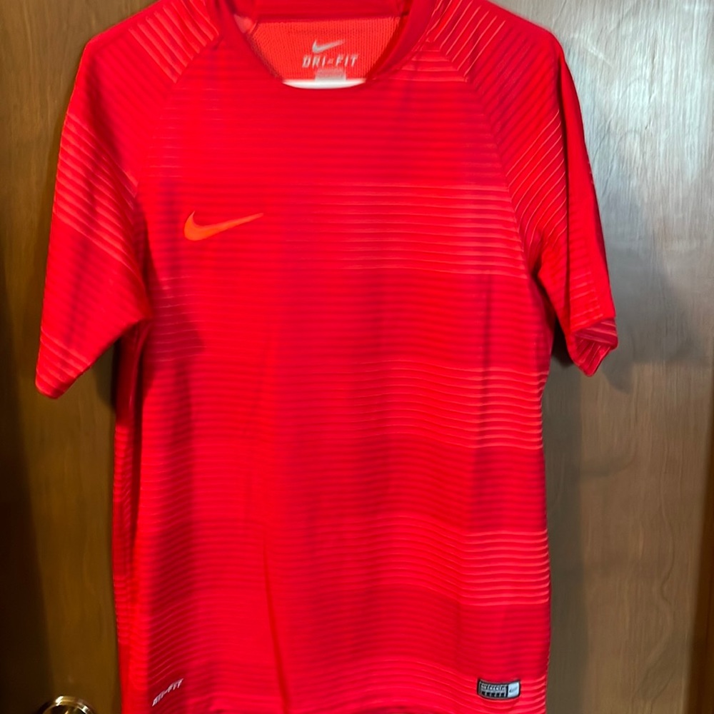 Mens Nike shirt never worn